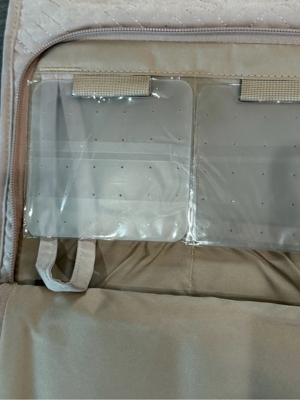 BAGSMART Quilted Hanging Travel Jewelry Organizer Case Roll Blush Pink